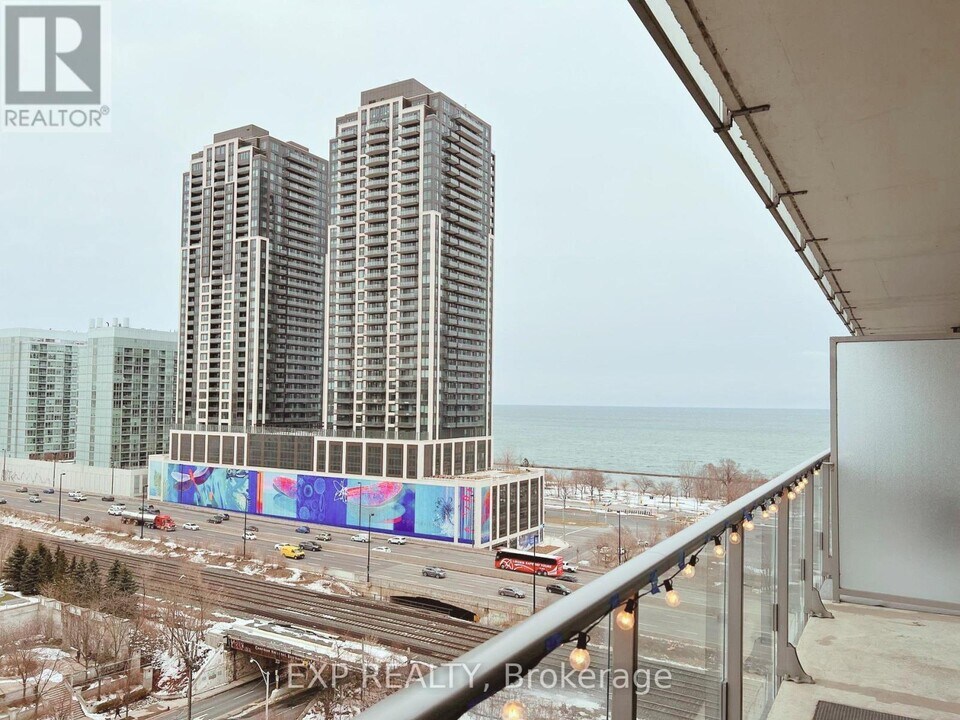 103 The Queensway in Toronto, ON - Building Photo