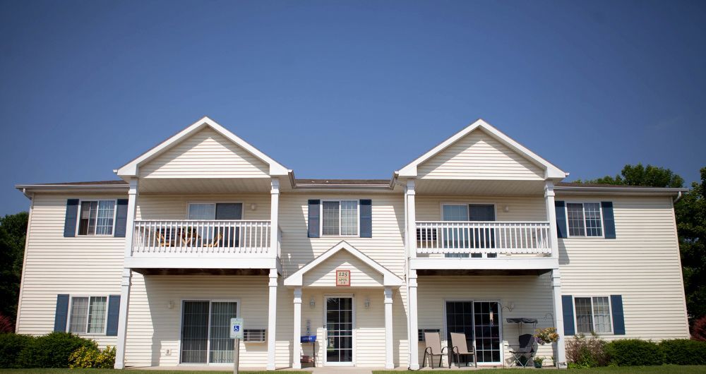 Stoneridge Apartments in Beaver Dam, WI - Building Photo