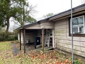 301 Cypress St in Alvin, TX - Foto de edificio - Building Photo