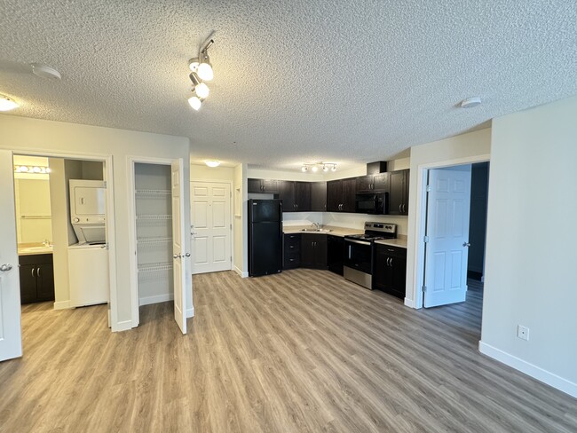 Lake Ridge 99 and 143 Apartments in Spruce Grove, AB - Building Photo - Building Photo