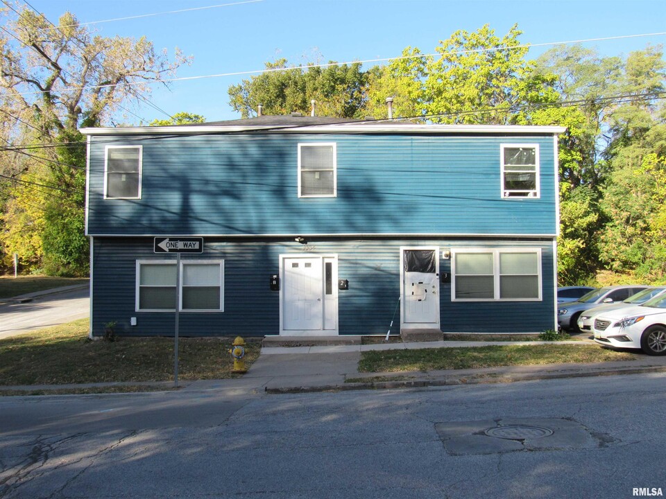 1004 Oneida Ave in Davenport, IA - Building Photo