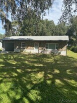 9601 W Berry Ln in Crystal River, FL - Building Photo