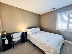 1 private in Hesperia, CA - Building Photo