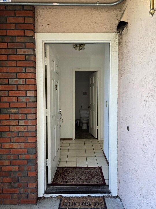 21164 Timco Way in Castro Valley, CA - Building Photo