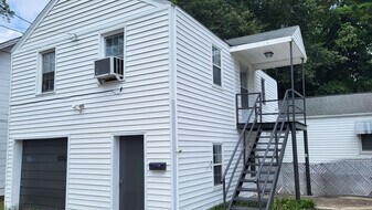 1904 N McMillan Ave in Lumberton, NC - Building Photo