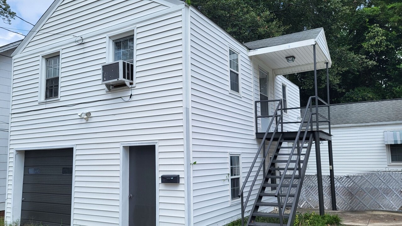 1904 N McMillan Ave in Lumberton, NC - Building Photo