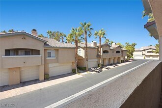 1704 Hills of Red Dr in Las Vegas, NV - Building Photo - Building Photo