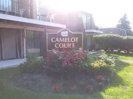 Camelot Court Apartments in Buffalo, NY - Building Photo - Building Photo