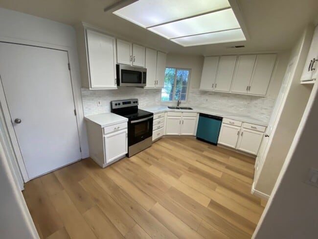 9818 Bossa Nova Ct in Bakersfield, CA - Building Photo - Building Photo