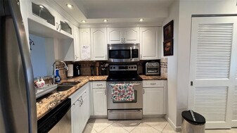 7610 NW 18th St in Margate, FL - Building Photo