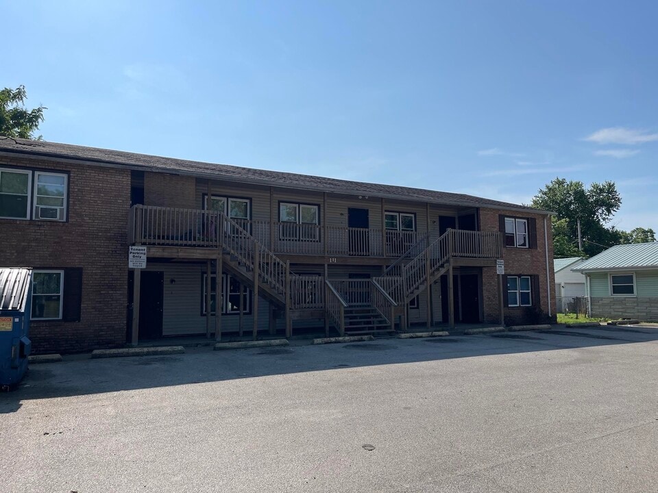 111 Fairweight Ave in Danville, IL - Building Photo