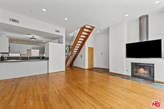 343 Rennie Ave in Los Angeles, CA - Building Photo - Building Photo