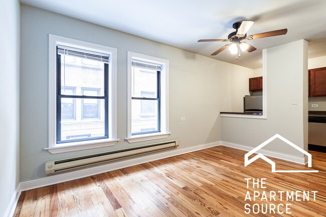 809 W Cornelia Ave, Unit 208 in Chicago, IL - Building Photo - Building Photo