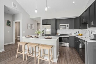 Savannah at Waterford Village in Grand Rapids, MI - Building Photo - Building Photo