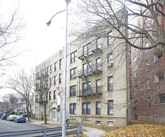 900 E 18th St in Brooklyn, NY - Foto de edificio - Building Photo