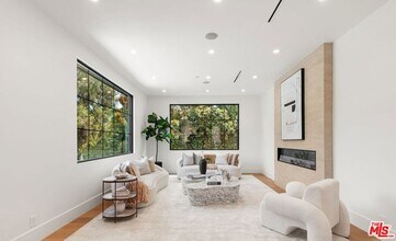 2565 Patricia Ave in Los Angeles, CA - Foto de edificio - Building Photo