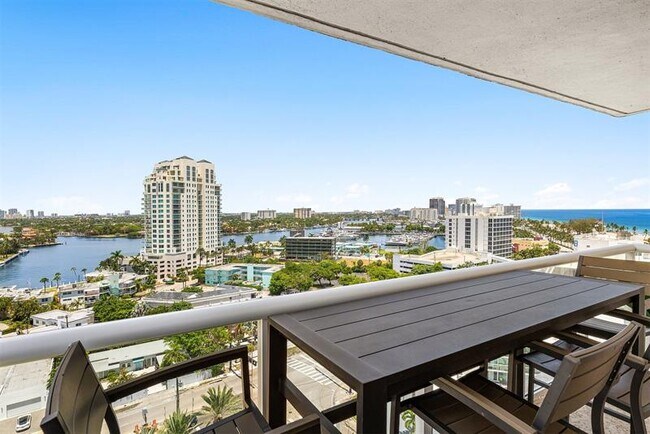 3000 Holiday Dr in Fort Lauderdale, FL - Building Photo - Building Photo