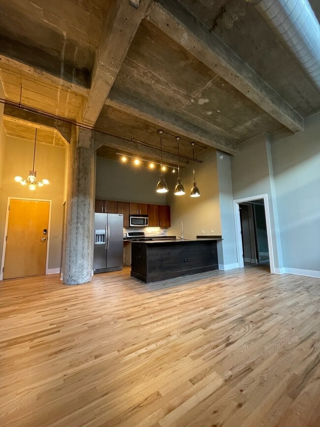property at 1735 N Paulina St
