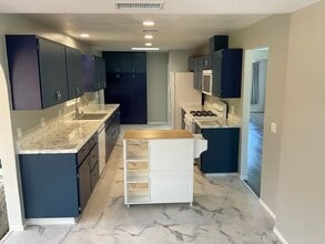 22947 San Vicente Rd in Ramona, CA - Foto de edificio - Building Photo