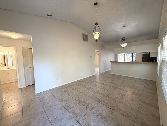 945 Burlwood St in Brandon, FL - Building Photo - Building Photo