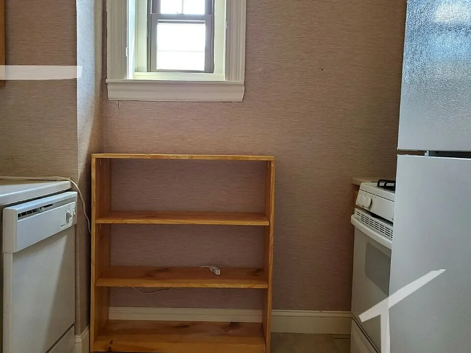 75 Saint Paul St, Unit 1R in Brookline, MA - Building Photo