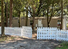 4741 Rustic Ct E in Lakeland, FL - Building Photo