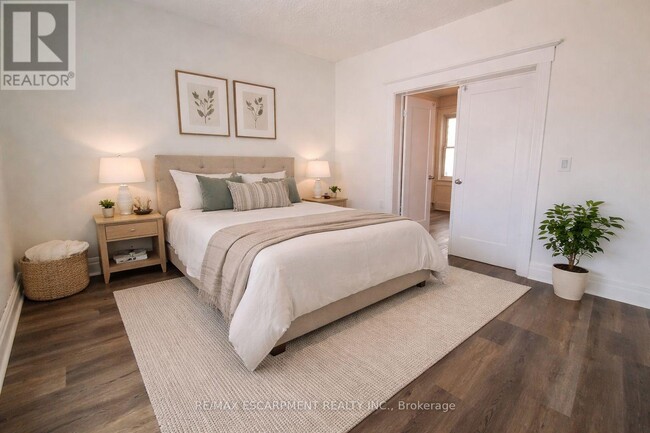 198 Sherman Ave N in Hamilton, ON - Building Photo - Building Photo