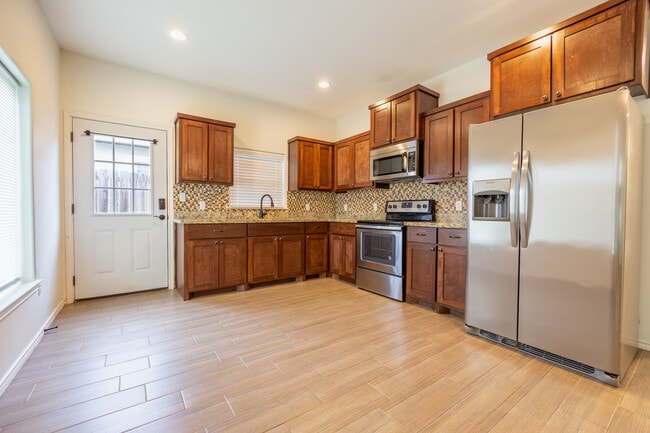 420 Carlisle Ave, Unit 4, Unit 4