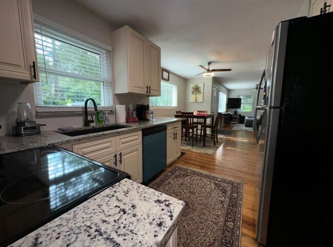 2116 W Dellview Dr in Tallahassee, FL - Foto de edificio - Building Photo