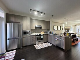 1305 Soball St in Coquitlam, BC - Building Photo