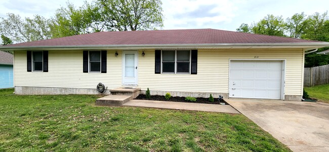 property at 310 S Basswood Ave