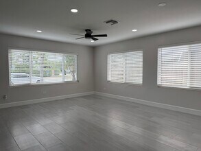 1405 N J Terrace in Lake Worth Beach, FL - Building Photo - Building Photo