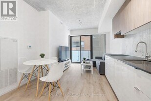 161 Roehampton Ave in Toronto, ON - Building Photo