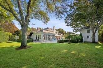 31 Terry Ct in Southampton, NY - Foto de edificio - Building Photo