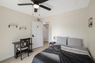 5827 W Vista Ave in Glendale, AZ - Building Photo