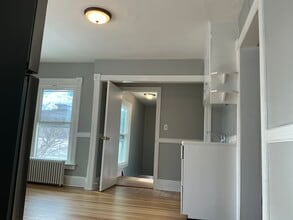 160 S Main St, Unit 2nd Floor R in Middletown, CT - Foto de edificio - Building Photo