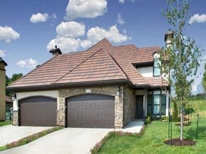 Villa Milano Apartments and Villas in Leawood, KS - Foto de edificio - Building Photo