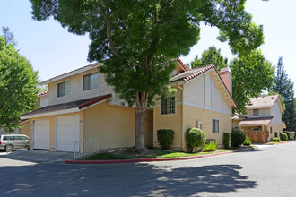 Four Creeks in Visalia, CA - Foto de edificio - Building Photo