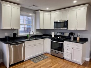 158B Beacon St in Worcester, MA - Building Photo - Building Photo