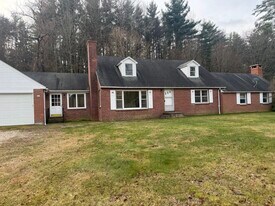85 Mountain Rd in Norfolk, CT - Building Photo