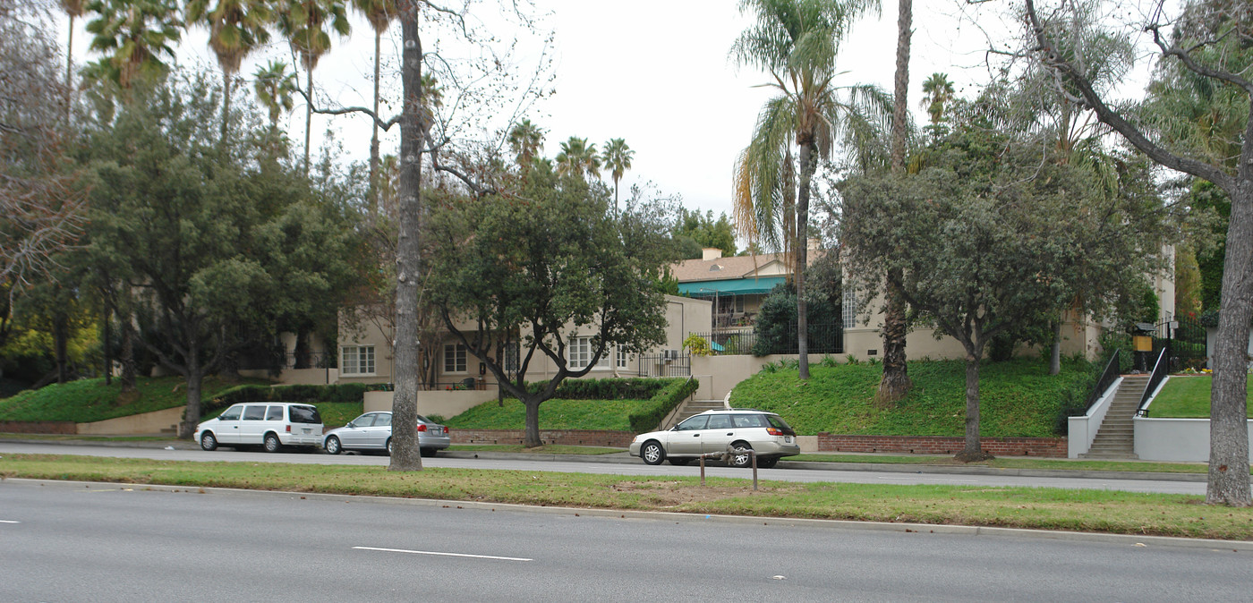 1700 Fair Oaks Ave in South Pasadena, CA - Building Photo