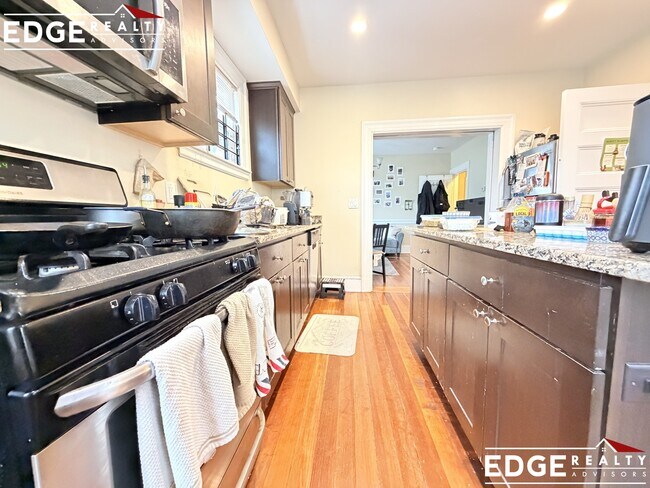 75 Leicester St, Unit 1 in Boston, MA - Building Photo - Building Photo