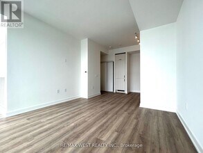 1 Quarrington Lane in North York, ON - Building Photo - Building Photo