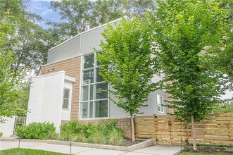 2269 Briarwood Hills Dr NE in Atlanta, GA - Building Photo - Building Photo