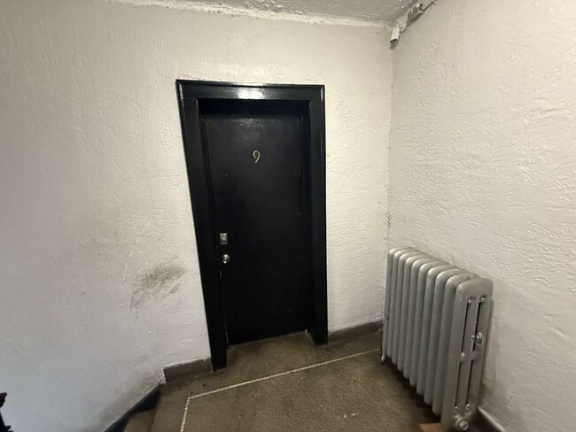 392 E 147th St, Unit 9 in Cleveland, OH - Foto de edificio - Building Photo