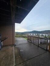 6308 Lake Pointe Wy in Sweet Home, OR - Building Photo - Building Photo