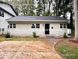 2000 St John St in Charlotte, NC - Building Photo