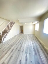 13012 Riverside Dr in Los Angeles, CA - Foto de edificio - Building Photo