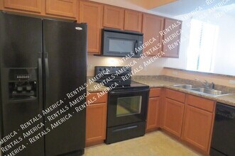 16245 N 30th Pl in Phoenix, AZ - Foto de edificio - Building Photo