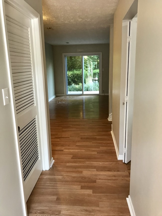 4003 Valley View Dr NE-Unit -5 in Knoxville, TN - Building Photo - Building Photo